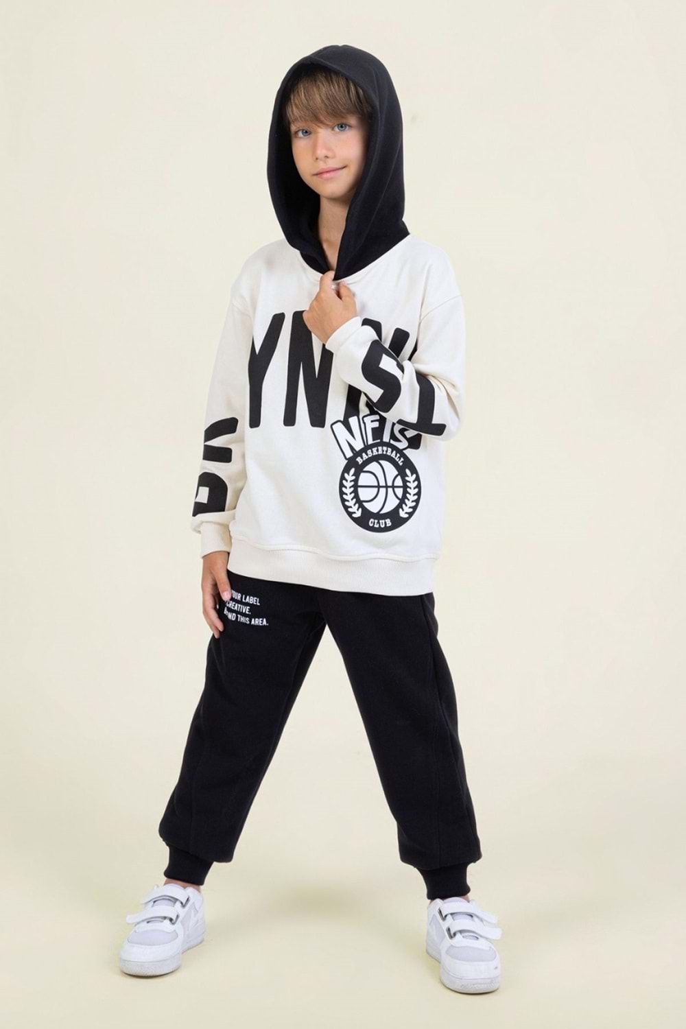 Erkek Çocuk Kapüşonlu Sweatshirt – Siyah Baskılı, Rahat Kesim