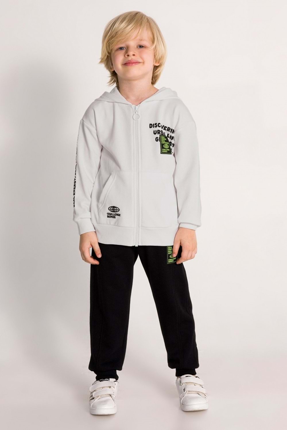 Erkek Çocuk Fermuarlı Kapüşonlu Eşofman Takımı – Baskılı Sweatshirt ve Jogger Alt