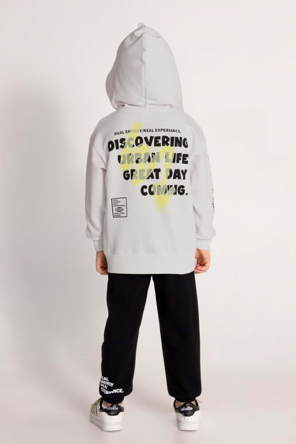 Erkek Çocuk Fermuarlı Kapüşonlu Eşofman Takımı – Baskılı Sweatshirt ve Jogger Alt