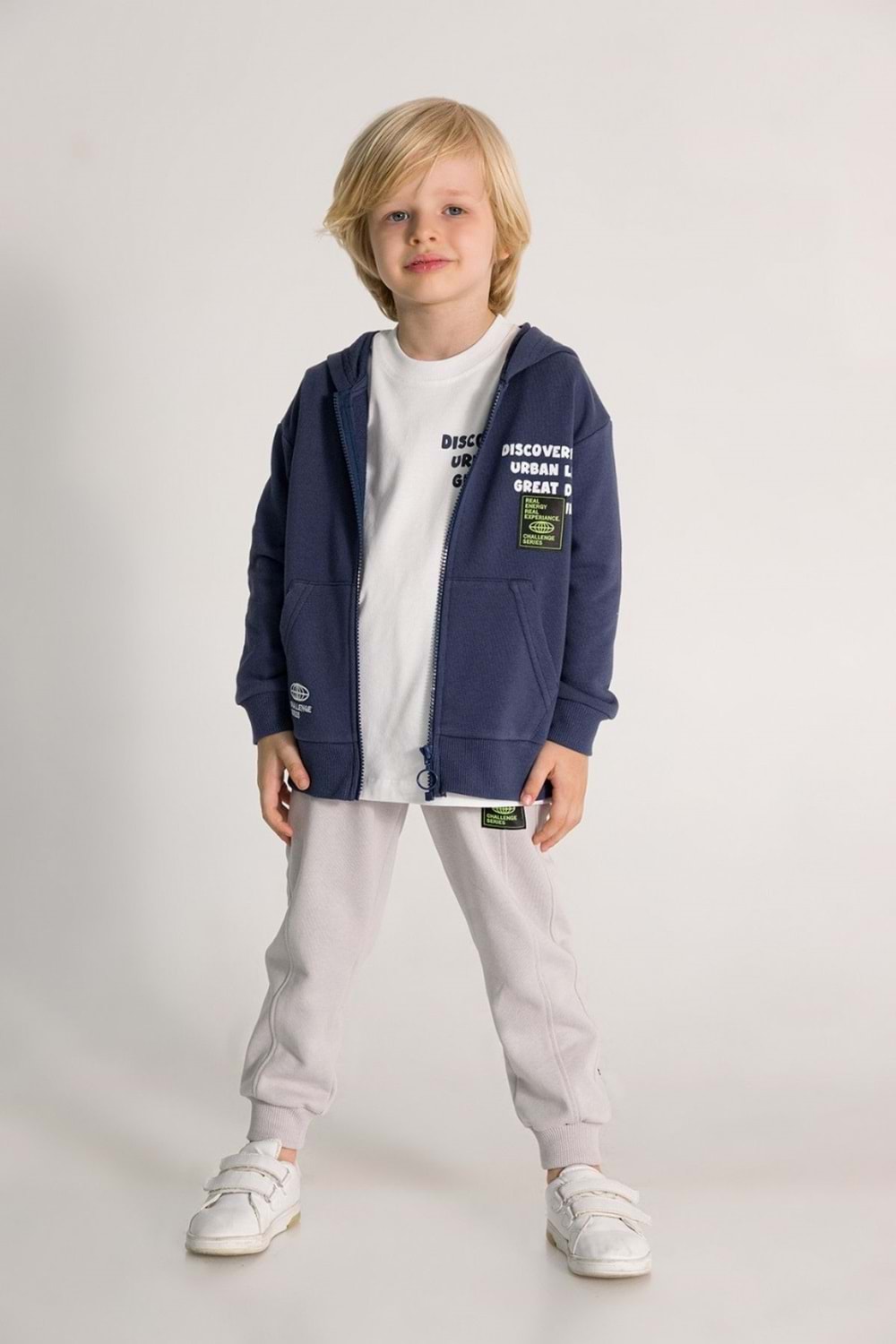 Erkek Çocuk Fermuarlı Kapüşonlu Eşofman Takımı – Baskılı Sweatshirt ve Jogger Alt