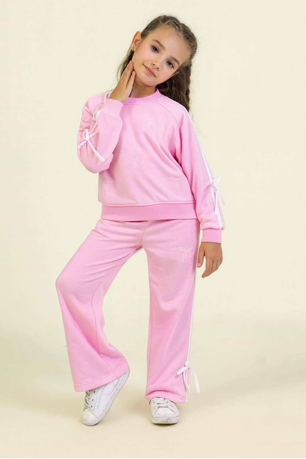 Kız Çocuk Fiyonk Desenli Beyaz Sweatshirt & Eşofman Altı Takımı