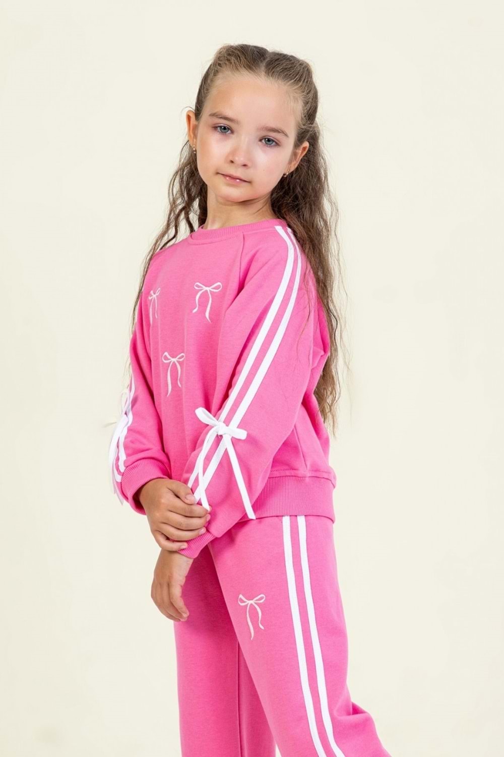 Kız Çocuk Fiyonk Desenli Beyaz Sweatshirt & Eşofman Altı Takımı