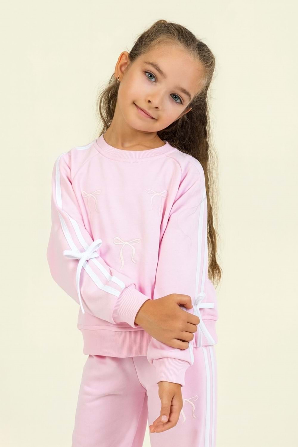 Kız Çocuk Fiyonk Desenli Beyaz Sweatshirt & Eşofman Altı Takımı