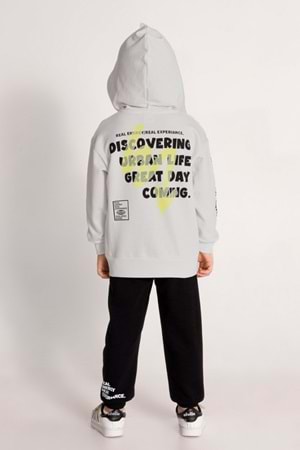 Erkek Çocuk Fermuarlı Kapüşonlu Eşofman Takımı – Baskılı Sweatshirt ve Jogger Alt
