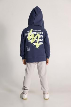 Erkek Çocuk Fermuarlı Kapüşonlu Eşofman Takımı – Baskılı Sweatshirt ve Jogger Alt