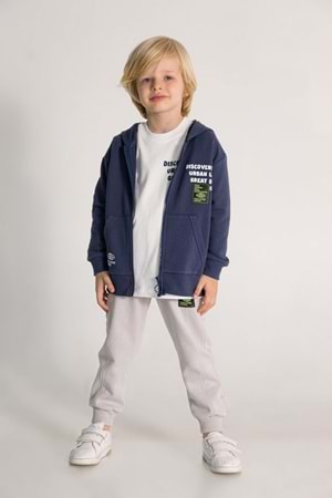 Erkek Çocuk Fermuarlı Kapüşonlu Eşofman Takımı – Baskılı Sweatshirt ve Jogger Alt