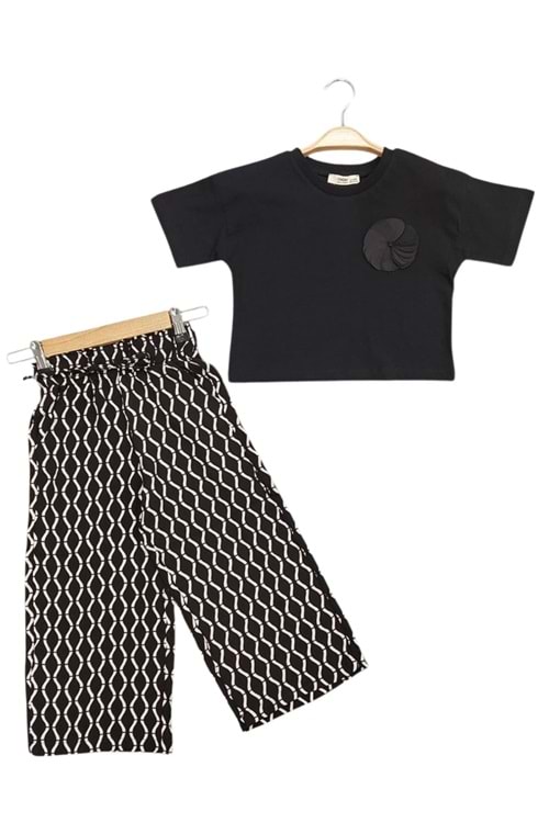 Kabartmalı Çiçek Detaylı Siyah Crop Top ve Desenli Bol Paça Pantolon Kız Çocuk Takım - Siyah