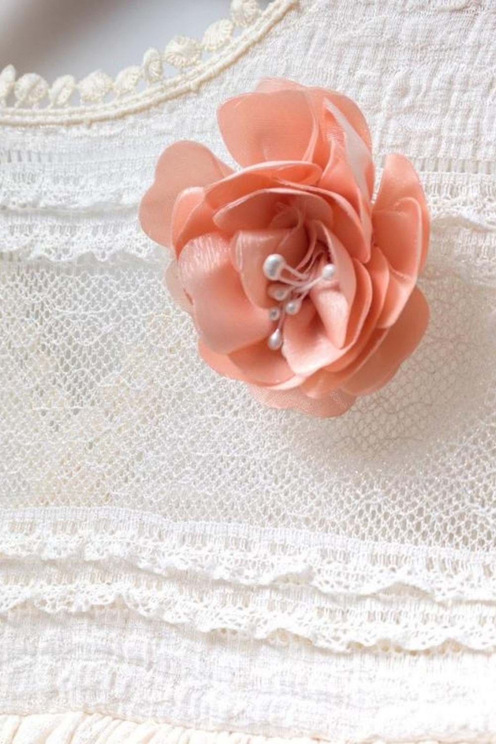 Güpürlü Dantel Kumaş Alttan Çıtçıtlı Kız Bebek Elbise