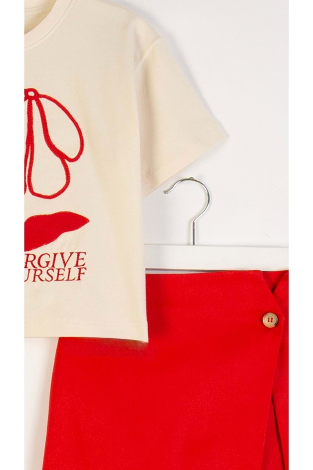 Önü Sargı Nakış İşlemeli Şort Etekli Kız Çocuk Takım