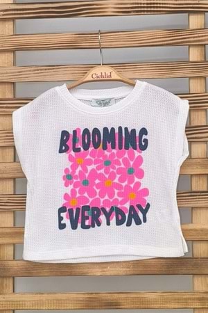 Önü Çiçek Baskılı Bisiklet Yaka Kız Çocuk T-Shirt - Beyaz