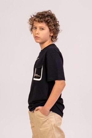 Önü Sırtı Baskılı Cep Detaylı Erkek Çocuk T-Shirt - Siyah