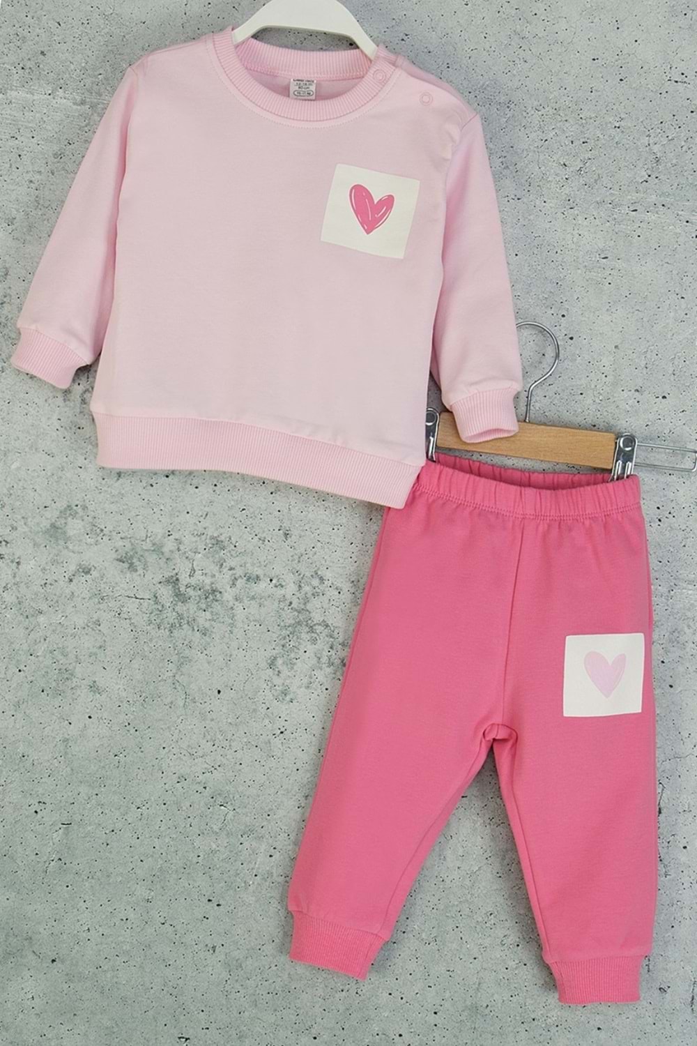 Kız Çocuk Kalp Baskılı Eşofman Takımı – Pembe & Ekru